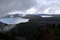 der Nebel lichtet sich für Sekunden: Paulina und East Lake
