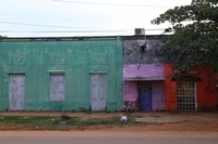 farbige Häuser in Coronel Oviedo